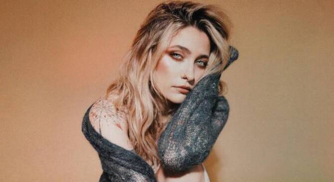 Paris Jackson quer invasor a pelo menos 100 metros de distância dela
