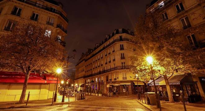França enfrenta novo lockdown após número de infecções disparar