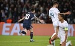 A partida mais esperada desta segunda rodada da fase de grupos da Champions League era entre Paris Saint-Germain e Manchester City. Messi, Neymar e Mbappé estariam juntos novamente e a expectativa era grande. Os parisienses conseguiram vencer, com primeiro gol de Messi com a camisa do clubeParis Saint-Germain 2x0 Manchester CityMesmo com desempenho abaixo do esperado, o PSG venceu o Manchester City por 2 a 0 e Messi marcou seu primeiro gol pelo time no Parque dos Príncipes, na França, na segunda rodada da Chanpions League, pelo Grupo A 