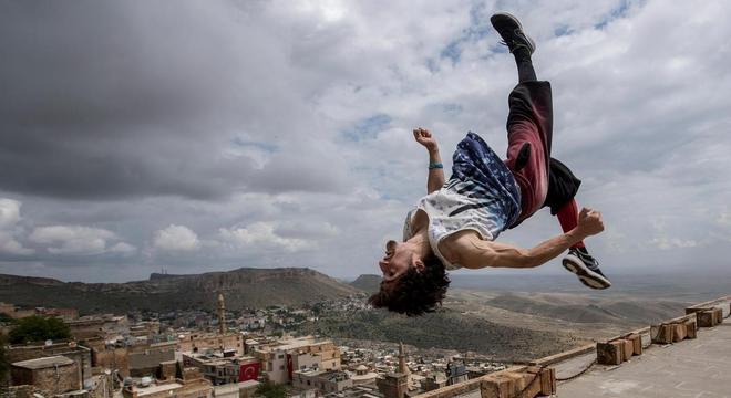 Parkour- Ideologia, origem, manobras e benefícios