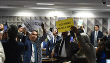 Eliziane entrega relatório final da CPMI do 8 de Janeiro à Procuradoria-Geral da República