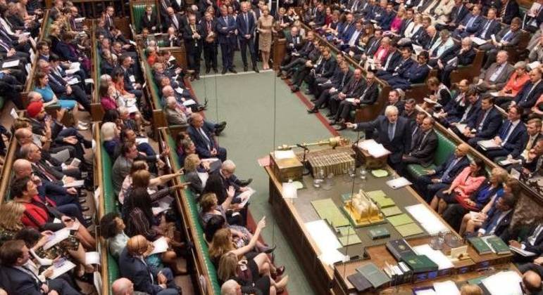 Deputados britânicos durante sessão no Parlamento do Reino Unido