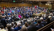 Parlamento do Reino Unido aprova punir assédio sexual na rua, inclusive assovios