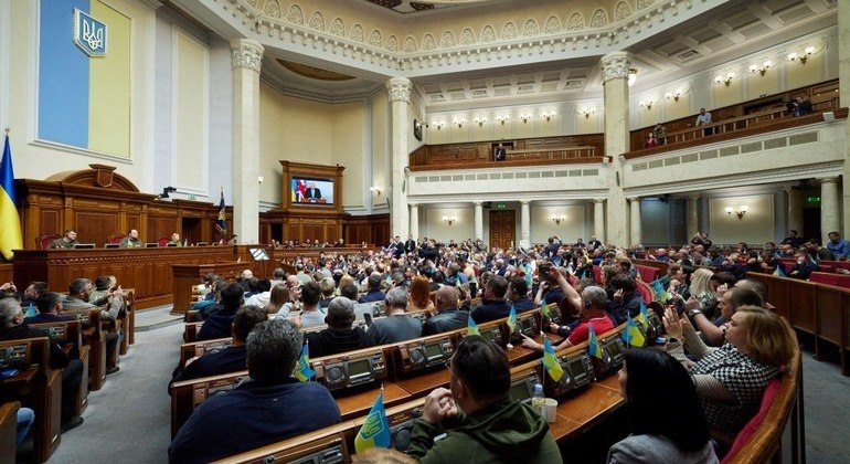 Parlamento ucraniano, em Kiev, durante sessão nesta terça-feira (3)