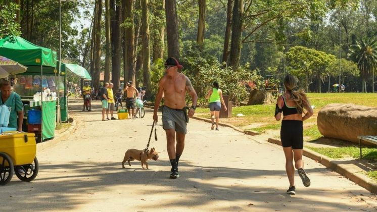 Parque do Carmo foi outra opção de lazer para os paulistanos neste domingo (12) de altas temperaturas em São Paulo
