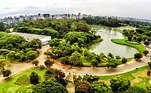 Parque Ibirapuera - Inaugurado em 1954, tem 1,5 milhão de m², no bairro Moema. Com jardins, museus e pavilhões, o parque é tombado pelo Patrimônio Histórico de São Paulo. Em tempos normais, sem pandemia, sua média de visitação é de 14 milhões de pessoas ao ano.