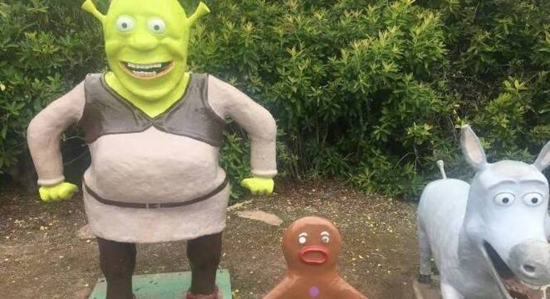 Pais britânicos ficaram muito surpresos quando foram a um parque infantilna cidade de Aberdeen, na Escócia, e descobriram que as estátuas depersonagens infantis fixadas no local parecem ter saído de um filme deterror