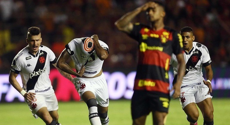 Partida entre Sport e Vasco foi encerrada devido à confusões no gramado