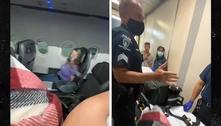 EUA: mulher tenta abrir porta de avião e é presa com fita adesiva