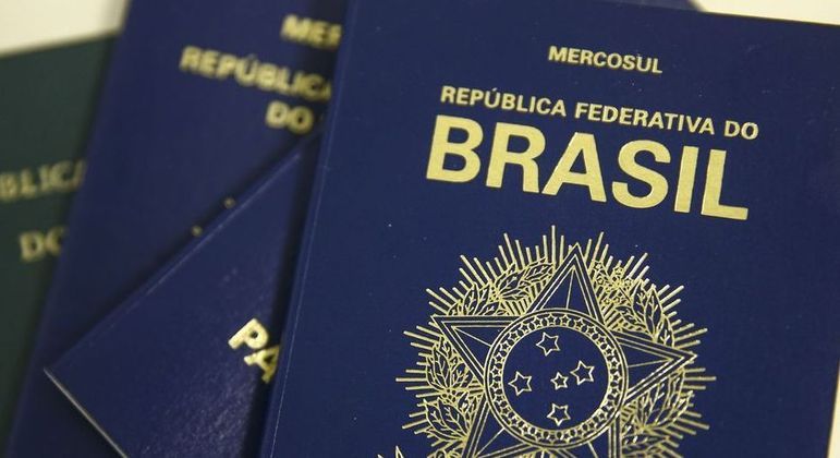 Brasileiros precisam de visto físico no passaporte para entrar no México