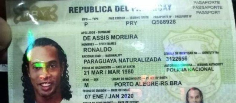Passaporte falso de Ronaldinho. Mostra naturalização paraguaia que nunca existiu