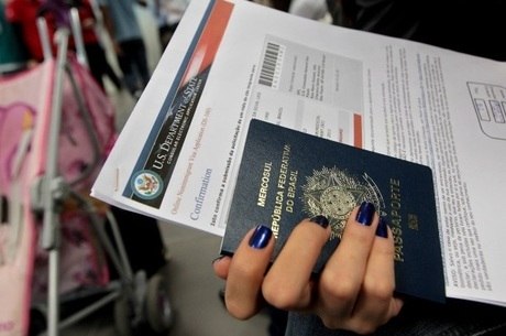 Brasileiros buscam graduaÃ§Ã£o no exterior