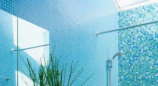 pastilha de vidro para banheiro azul e branco 