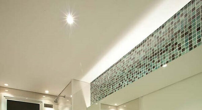 pastilhas de vidro para banheiro todo branco