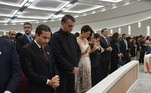 Pastor Marcos Pereira, presidente Jair Bolsonaro, primeira-dama Michelle Bolsonaro e a ex-ministra Damares Alves participam do culto no Solo Sagrado 