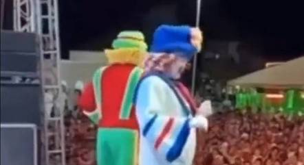 Dupla foi vaiada durante evento de aniversário da cidade 