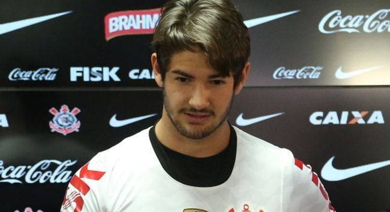 Pato não fez esforço para ser aceito pelo time campeão do mundo. Conflito com Tite