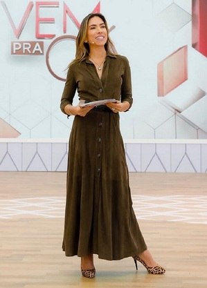 Patrícia Abravanel apresenta o "Vem pra Cá" no SBT