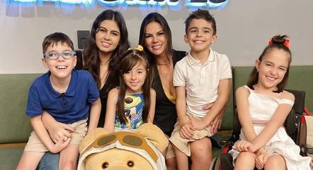 Patrícia Pontes e seus filhos