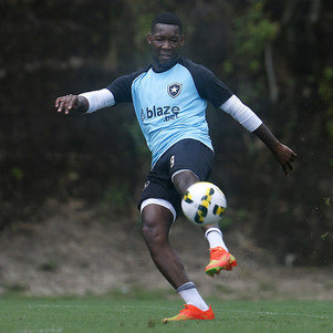 Patrick de Paula em atividade do Botafogo no CT do Espaço Lonier