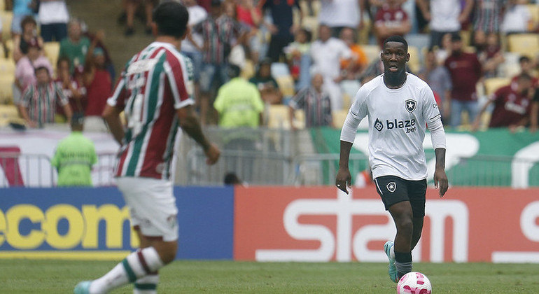 Patrick de Paula voltou a jogar pelo Botafogo após quase três meses