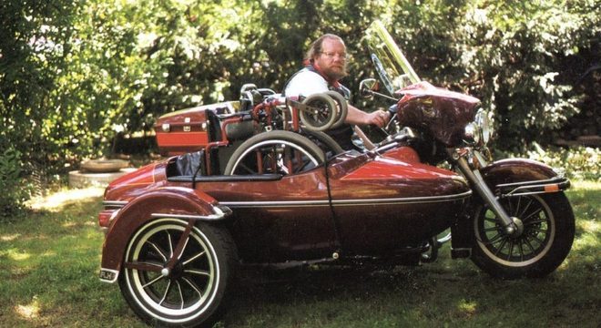 Patrick Harley com sua H-D Electra Glide equipada com sidecar / Reproduo