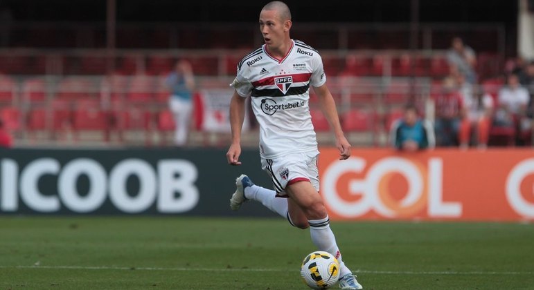 Lateral Patryck em estreia pelo São Paulo