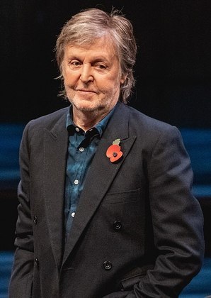 Paul McCartney: ao longo de seu casamento com Linda McCartney, sua primeira esposa, o ex-Beatle teve três filhos biológicos e também adotou a filha mais velha de sua companheira. 