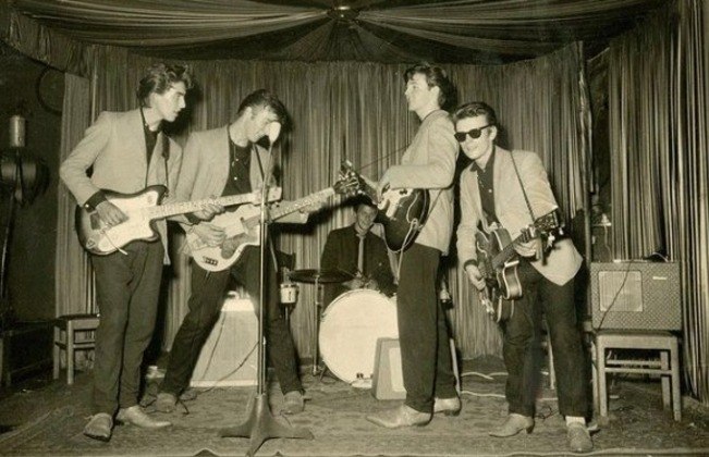 A carreira de Paul McCartney começou em julho de 1957, quando conheceu John Lennon, seu grande parceiro musical, e juntos criaram a banda The Quarrymen 
