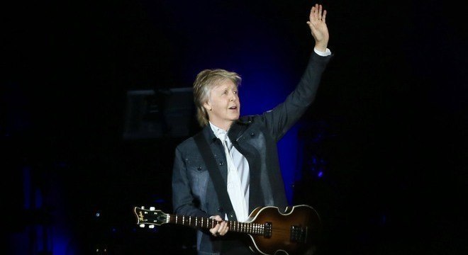 Paul no início de seu show no estádio do Palmeiras