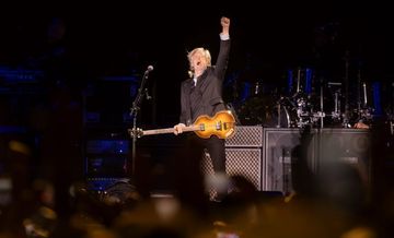 Na estreia em São Paulo, Paul McCartney faz show infalível, obrigatório e emocionante (Marcos Hermes - 07.12.2023)