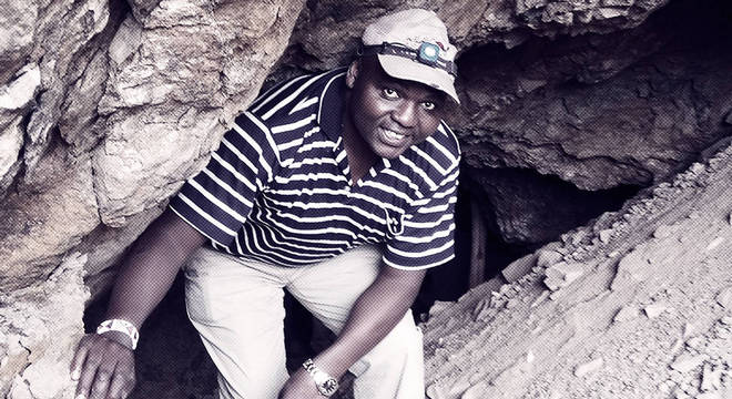 Na zona rural do Quênia, onde Webala cresceu, acreditava-se que as pessoas com morcegos no quintal eram bruxas, que mantinham morcegos para atrair riqueza