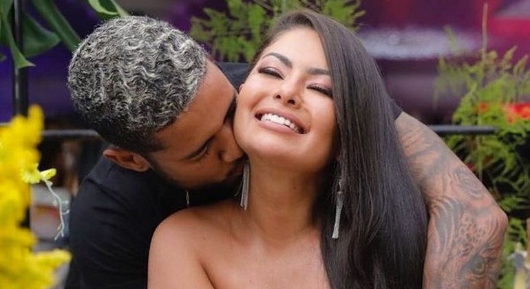 Clevinho Santos pretende lançar música em homenagem à mulher