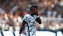 O drama de Paulinho. Jogador só volta a jogar em 2023. Corinthians não sabe se empresa continuará a pagar seu salário milionário 
