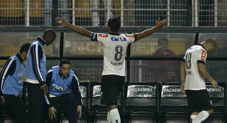 Páulinho marcou o gol corintiano no empate em 1 a 1 contra o Botafogo, pela primeira rodada do Brasileirão de 2013. O jogo, realizado no dia 25 de maio daquele ano, foi o último da primeira passagem de Paulinho pelo Corinthians. 
