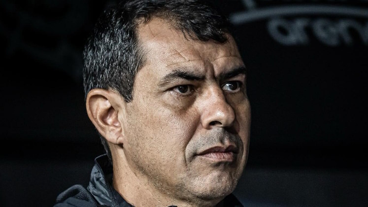 Vitória no estádio do rivalPara o jogo da semifinal do estadual, o Santos alugou a Neo Química Arena, que pertence ao Corinthians, e fez história. Além de registrar o maior público do estádio neste ano, o Peixe se classificou na partida contra o Bragantino. Fábio Carille, agora técnico do alvinegro praiano, chega na sua quarta final de Campeonato Paulista