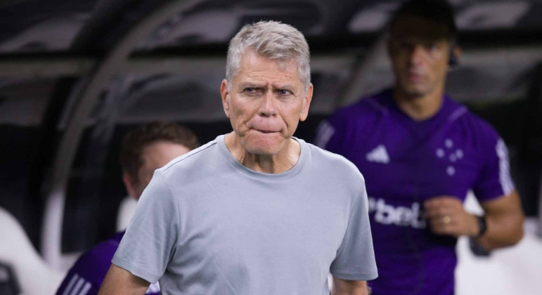 Paulo Autuori comemora a vit&oacute;ria em pleno Castel&atilde;o. Resultado tirou o Cruzeiro da zona do rebaixamento