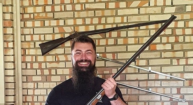 Paulo Bilyinskyj, namorado da modelo morta, é aficcionado por armas de fogo
