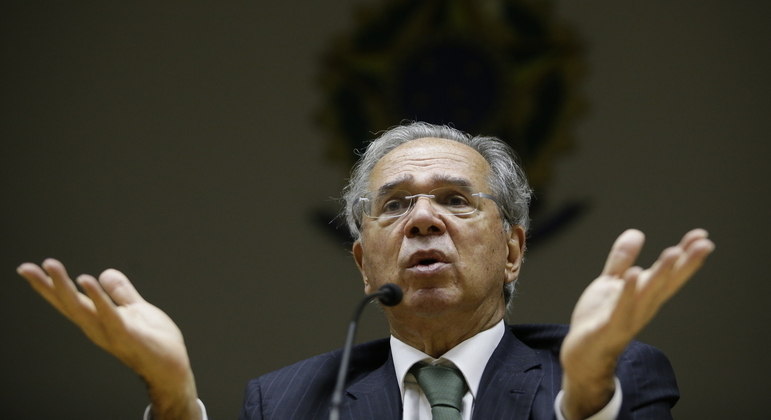 Guedes: 'Como a solução técnica não funcionou, nós vamos ter que gastar um pouco mais'