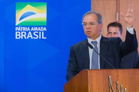 Guedes quer União e Estados do mesmo lado