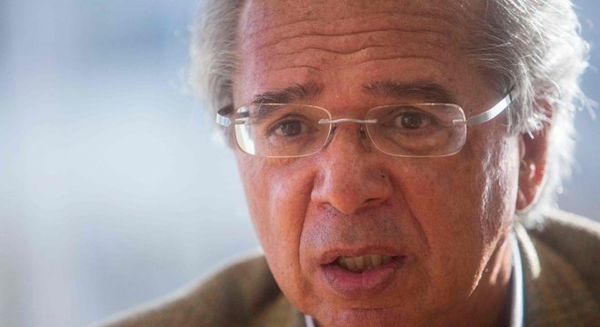 'A pergunta é se vamos comercializar somente com a Argentina? Não. (...) O Mercosul não é prioridade', disse Guedes