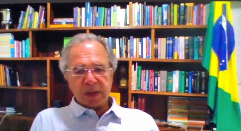 Paulo Guedes defende a vacinação em massa