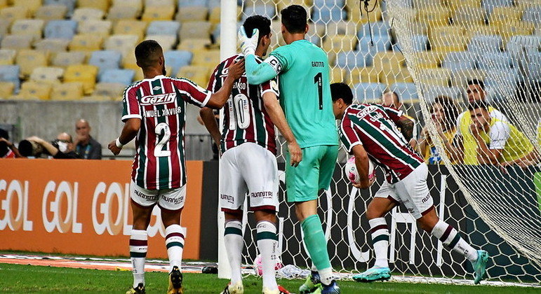 Paulo Henrique Ganso marcou o primeiro gol do Fluminense no clássico com o Botafogo