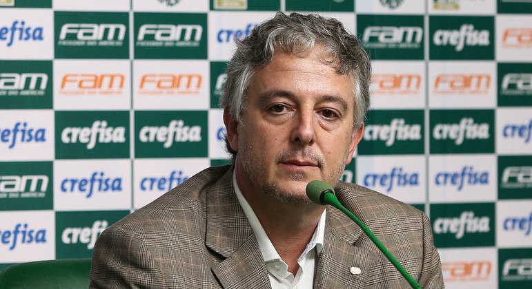 A transferência foi pivô da uma crise institucional entre São Paulo e Palmeiras, em maio de 2014. O presidente do Palmeiras, Paulo Nobre, veio a público para reclamar da postura 