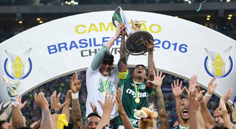 Ninguém havia atacado a presidente do Palmeiras de forma tão direta quanto Paulo Nobre