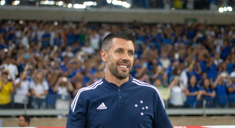 Paulo Pezzolano durante jogo do Cruzeiro, em 2022
