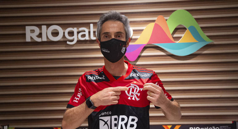 Técnico Paulo Sousa chegou no Rio de Janeiro e já vestiu a camisa do Flamengo