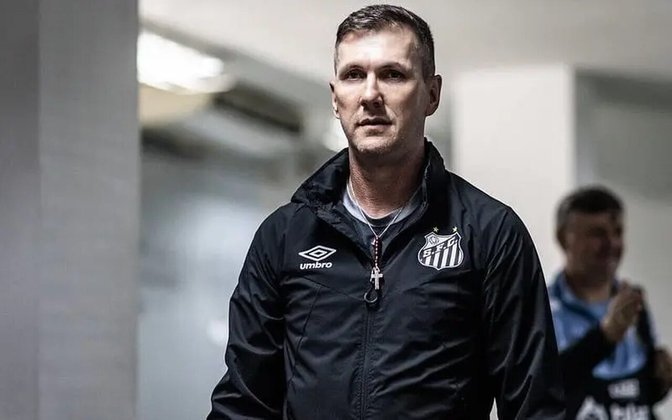 Paulo Turra - 49 anos. Foi demitido do Vitória de Guimarães, de Portugal, nesta semana.