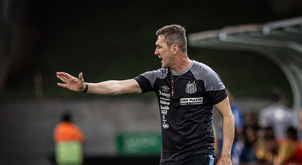 Paulo Turra, técnico do Santos