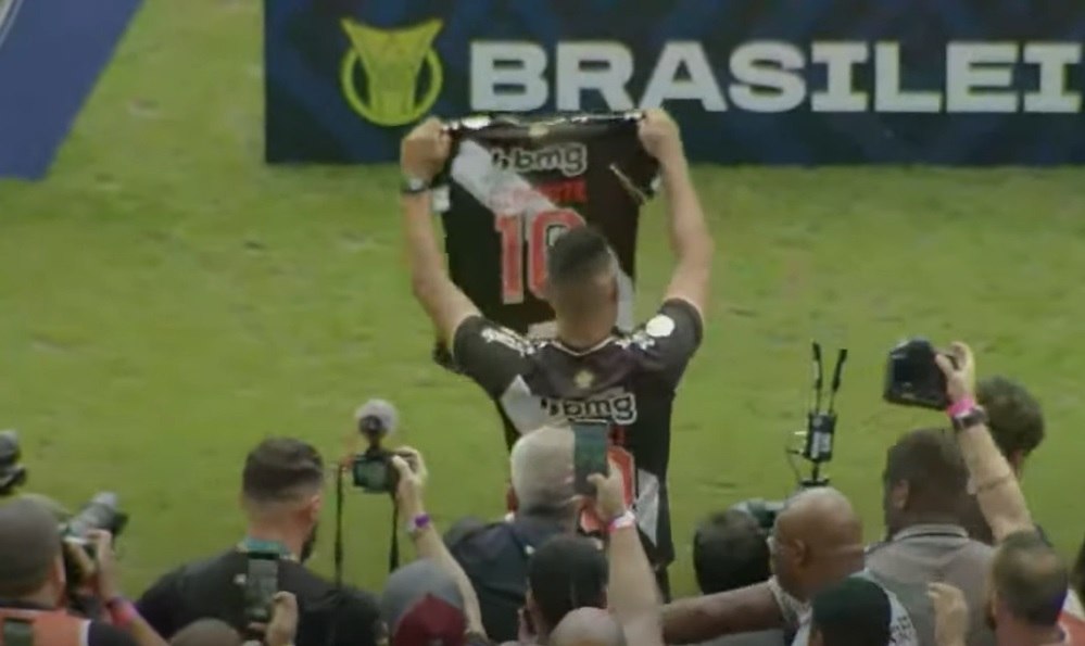 Vasco vence Atlético-MG no reencontro com a torcida no Maracanã